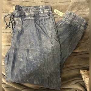 Woman’s denim jogger size L